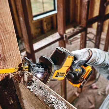 Акумулаторна Ножовка DeWALT DCS369N 18V