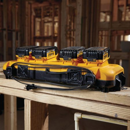 Бързо Зарядно Устройство DeWALT DCB104